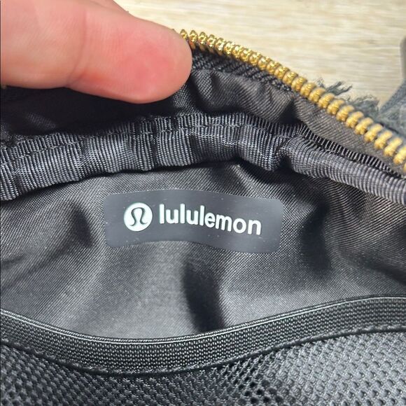 Lululemon Black Sherpa Belt Bag - Picture 5 of 9